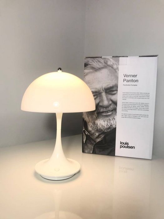 Louis Poulsen - Verner Panton - Lampa stołowa - opalowy akryl
