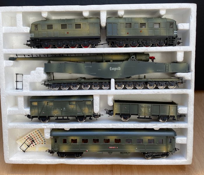 Lima H0 - 10 9704 G - Conjunto de comboios - com Dieselloc V188, rail gun "leopold" e 3 outros vagões; em tinta de camuflagem - DRG