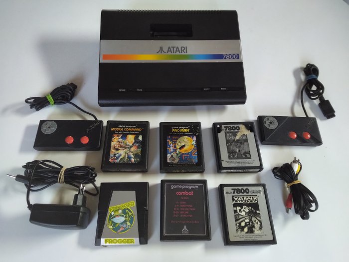 Atari 7800 - Console with Games (7)