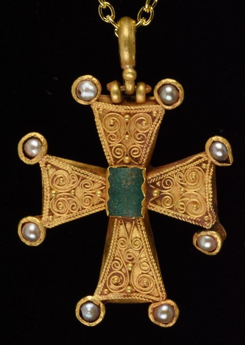 Croce d'oro dei crociati con vetro e perle ca 1100 - 1400 d.C (1)