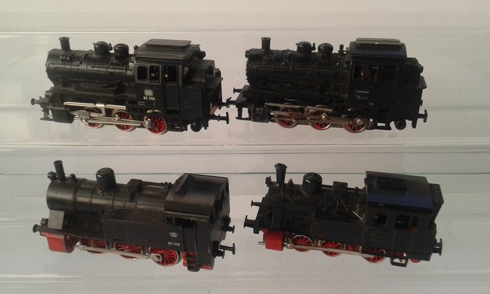 Märklin H0 - 3000/3029/89005/89006/89066 - Locomotora ténder - 4x locomotora tierna - DB