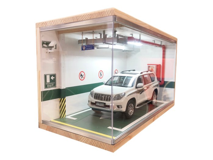 SD-Modelcartuning 1:18 - Modellauto - Parking diorama – Dit is een compleet ingerichte dioramakast incl. LED verlichting en schuiframen
