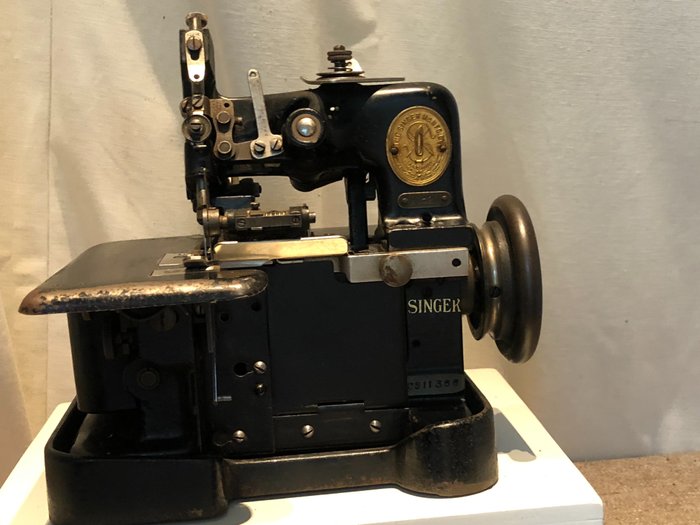 Singer 81-20 - 缝线过度和修剪-缝纫机，1897年 - 铁（铸／锻）