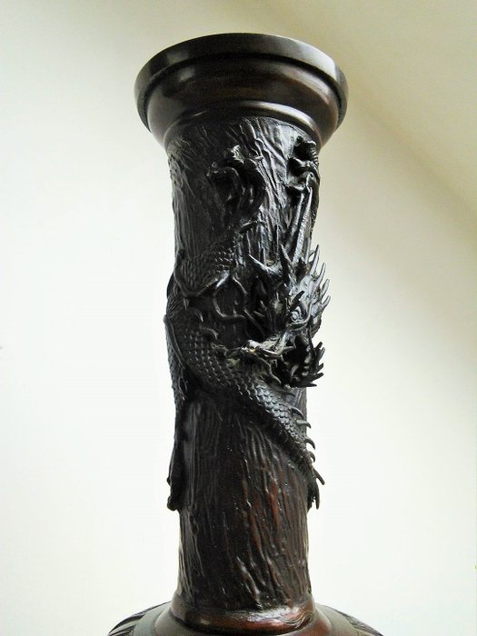 Japanse Drakenvaas – bronzen vaas met draak in hoogreliëf – Brons – Japan – Shōwa periode (1926-1989)