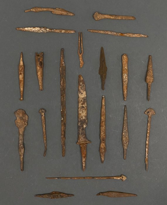Mittelalterlich Eisen Sammlung von 20 Pfeilspitzen