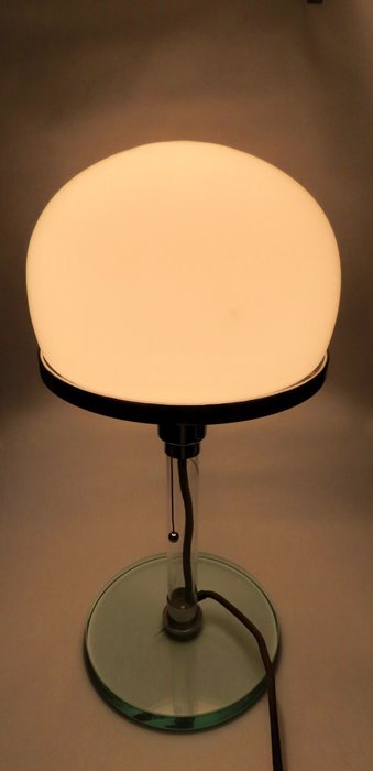 Wilhelm Wagenfeld en Carl Jacob Jucker – Metalarte Valentino Spain – Vintage Bauhaus tafellamp op glazen voet – gemerkt.