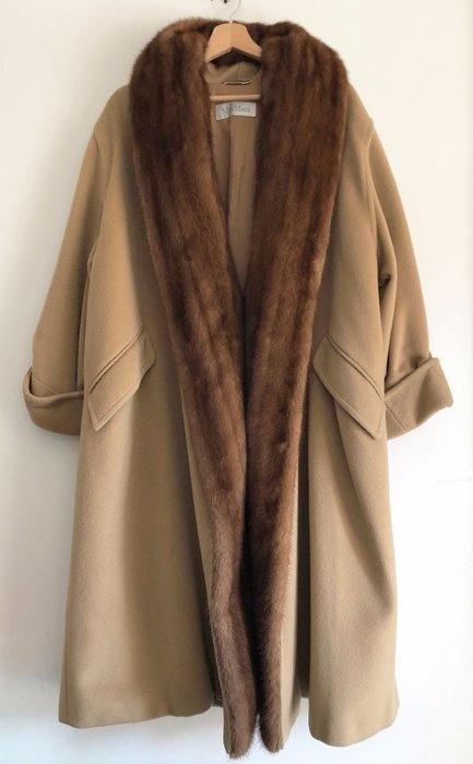 Max Mara - Coat, Fur coat - Catawiki
