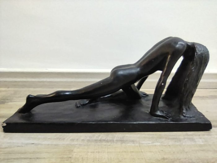 Austin Produktion - Skulptur von Jean Pierre Renard - Arising - 1979 - Neu gestrichener Putz