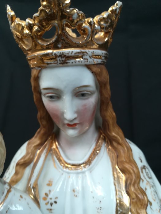 Antieke 19eeuwse heiligenbeelden. Maria met kind en Jozef. – Porselein – Eind 19e eeuw