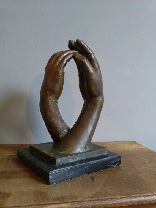 Maushandskulptur zwei Hände von Auguste Rodin (1) - Bronze