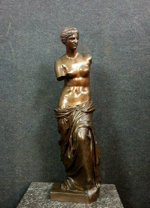 Skulptur, Vénus de Milo, 'Reduction Sauvage' fra et værk i Louvre-museet - 85 cm - Bronze - 19. århundrede