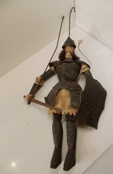 很老的骑士木偶-古董 - 金属，木材，织物