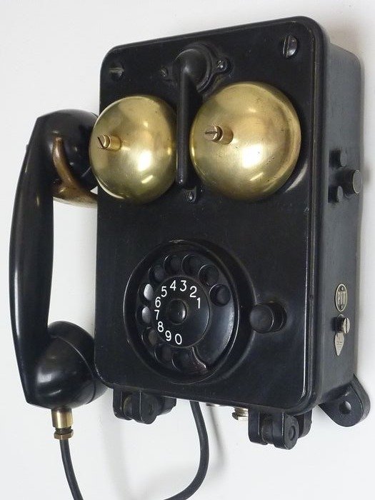 Ericsson Telephone Mfc - Ericsson Ruen - Vintage industriële wandtelefoon jaren 50 - zware gietijzeren koffer, bakelieten telefoongreep