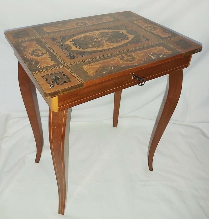 Italienischer Tisch mit Spieluhr und schönen Intarsien (1) - Holz
