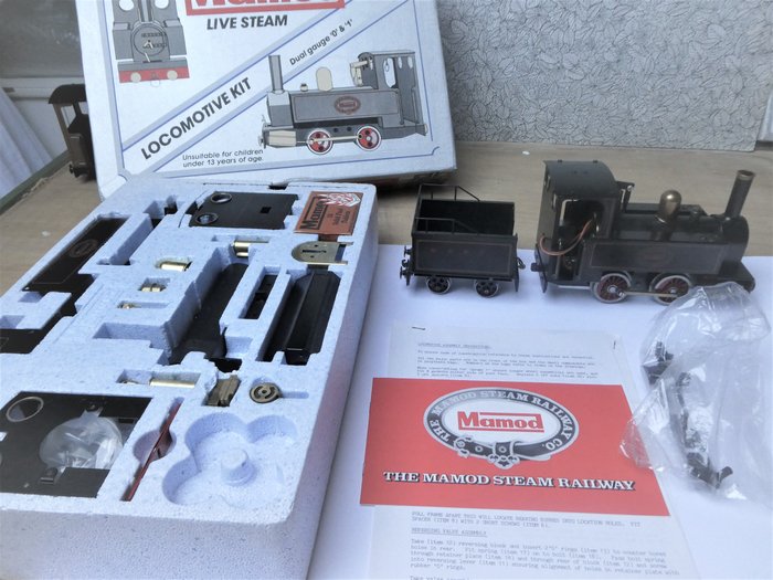 Mamod 1 - 媒蒸汽火車 - 2套施工套件； 1張原始照片，其中1張已經用附加材料製作