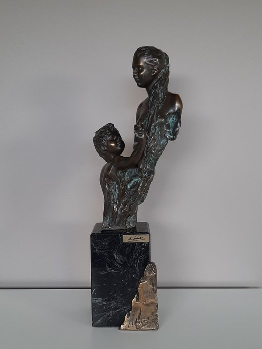 Støperi André Paor - Signert og stemplet skulptur - Marmor (1) - Legering med patina av bronse
