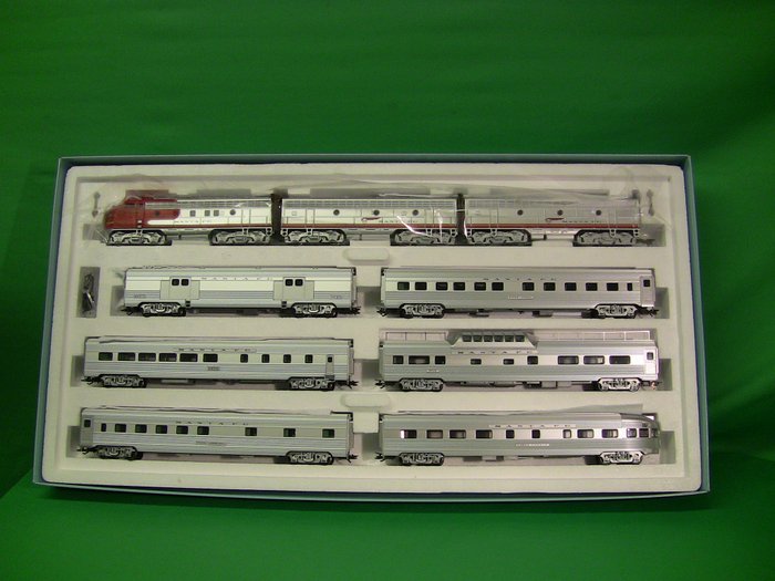 Märklin H0 - 26496 - Juego de trenes - Tren de pasajeros de nueve piezas "Super Chief" con iluminación en la calzada - AT&SF