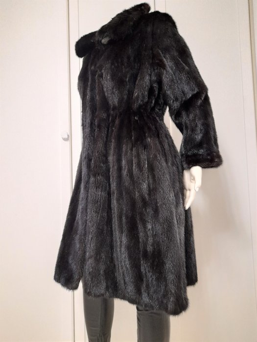 Blacklama Fur Mink Coat, What Is Mink Coat Made Of