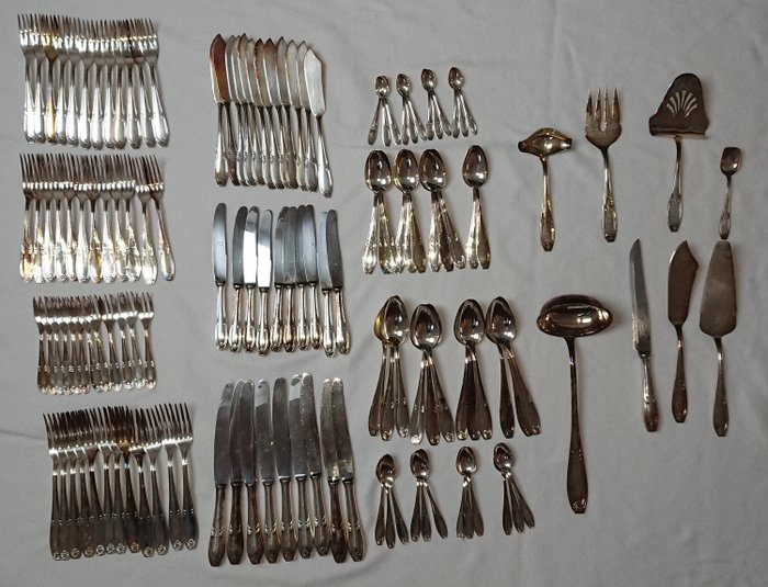 Eberle - Un servizio di posate da 134 pezzi del XX secolo dell'azienda Eberle. - Placcato argento