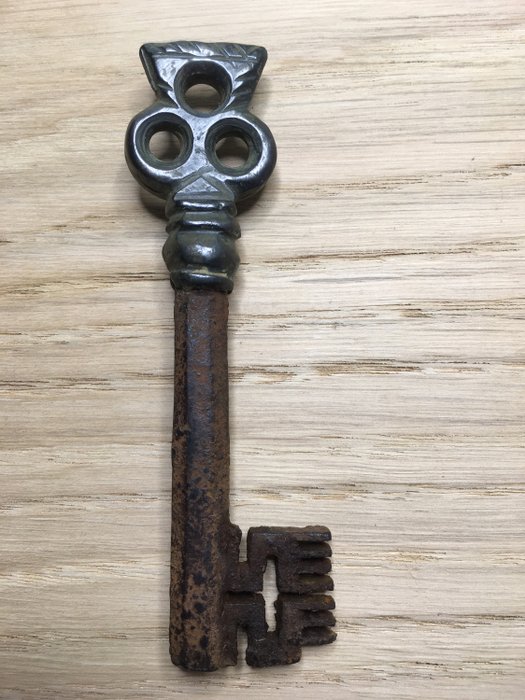 Gotischer Schlüssel - Eisen (geschmiedet), Stahl - 15. Jahrhundert