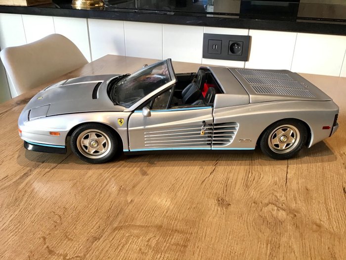Pocher – 1:8 – Ferrari Testarossa ‘Silver Special’’ – Grand Model Très Rare ‘Silver Spécial ‘