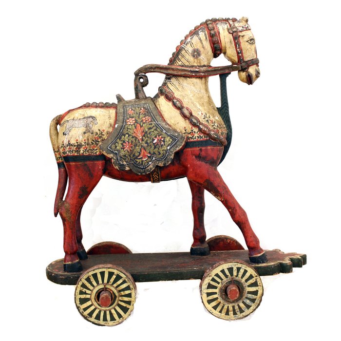 Sul da Índia Rajasthan esculpido à mão em madeira policromada Cavalo sobre rodas, Cavalo do templo, estilo Anglo Raj - Madeira - Índia - Final do século XIX        
