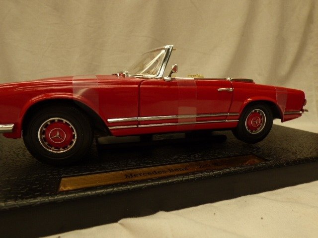 Image 1 of Revell - 1:18 - Mercedes Benz 280 SL