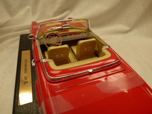 Image 3 of Revell - 1:18 - Mercedes Benz 280 SL
