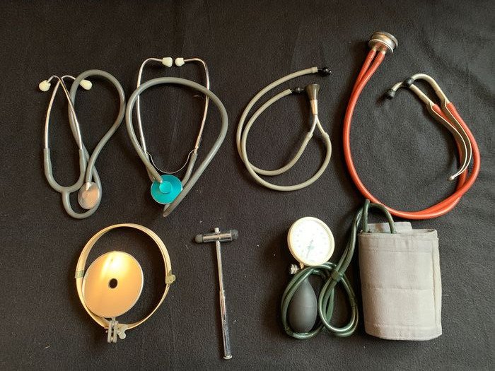 古董聽診器，眼科反射錘和血壓計 (7) - 多種材料