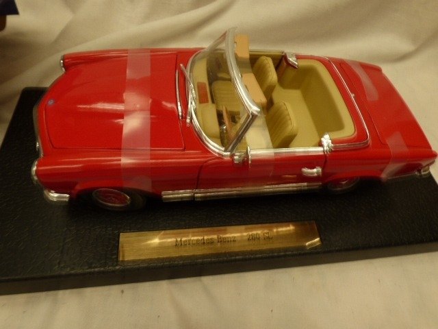 Image 2 of Revell - 1:18 - Mercedes Benz 280 SL