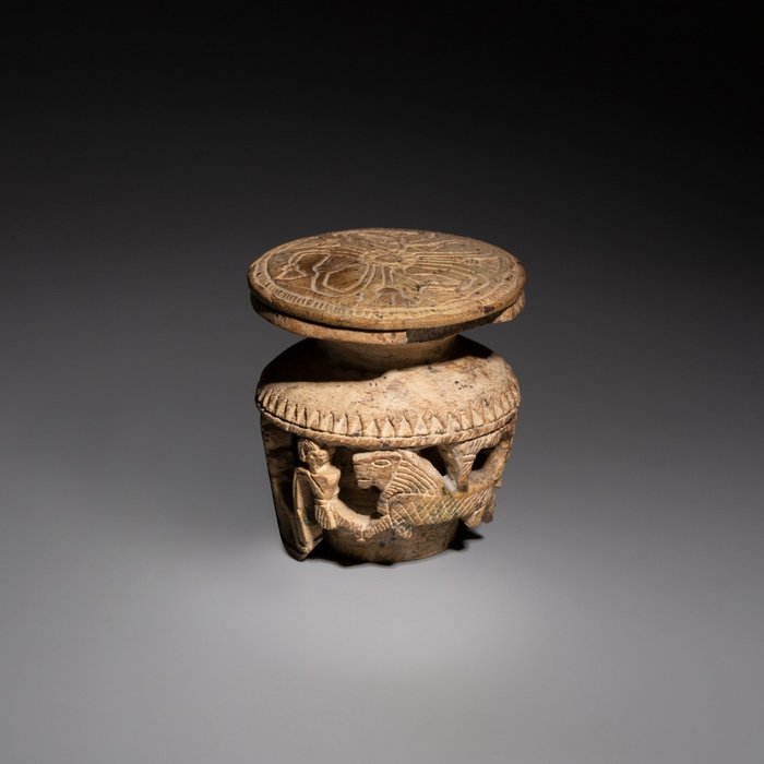 Oud-Egyptisch Speksteen Geglazuurde Kohl pot met decoratie met deksel. Cosmetisch vat voor een prinses. Nieuw Koninkrijk,