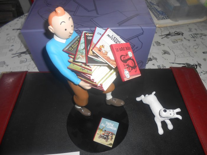 Tintin - Statuette Moulinsart 46964 - Tintin tenant les Albums - Version 2 - (2012)