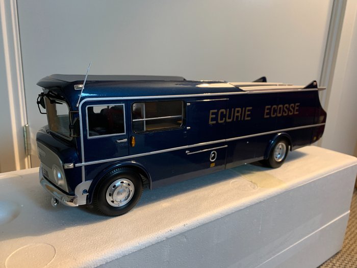 Commer TS3 Truck Team Transporter Ecurie Ecosse 1959 blau metallic 1:18 CMR