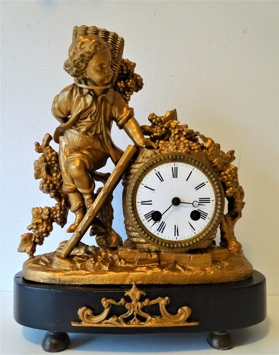 Horloge de cheminée romantique - Etablissement H. Molle Paris - Bois, Doré, Émail, Laiton, Zamac - Milieu du XIXe siècle