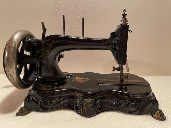 Seidel & Naumann - Saxonia Regia - Máquina de costura, aprox. 1890 - Ferro (fundido / forjado)