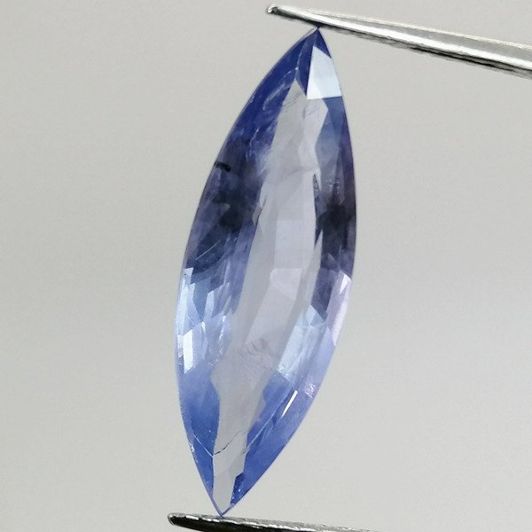Blue sapphire - 3.65 ct