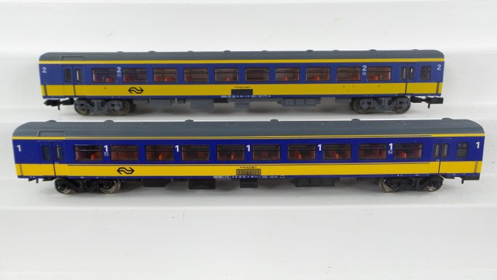 Minitrix N – 13318 – Passagierswagen – 2x intercity-sneltreinrijtuigen 1e en 2e klas – NS