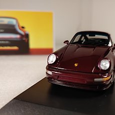 Porsche 911 964 Carrera 4 30 Jahre 911 violett metallic 1:43 Spark Dealer 