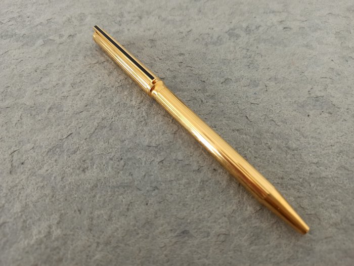 杜邦 - 圆柱笔 - 杜邦Montpernasse金质圆珠笔，笔夹上有中国漆