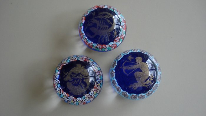 Murano - 3 Paperweights with Zodiac Signs and Murrine (3) - Glass