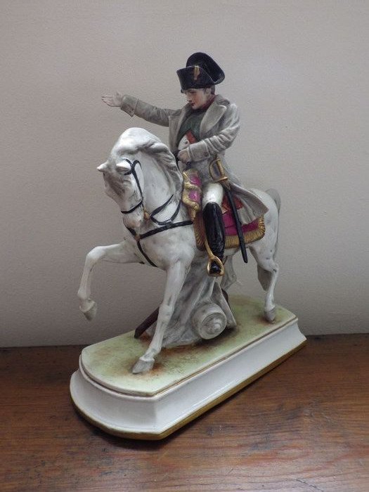 Napoleon på hesteryggen - Porselen