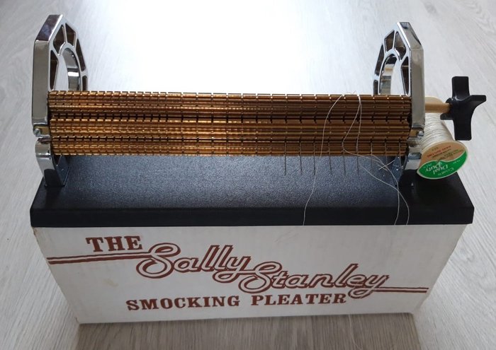 Sally Stanley - smocking pleater (1) - messing