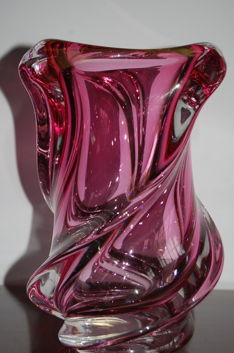 Val Saint Lambert - Rózsaszín csavart és aláírt váza (1) - Kristály