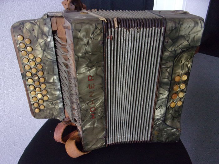 Hohner - Old Hohner accordion 1960 for decoration - Mother of pearl, Steel, Wood