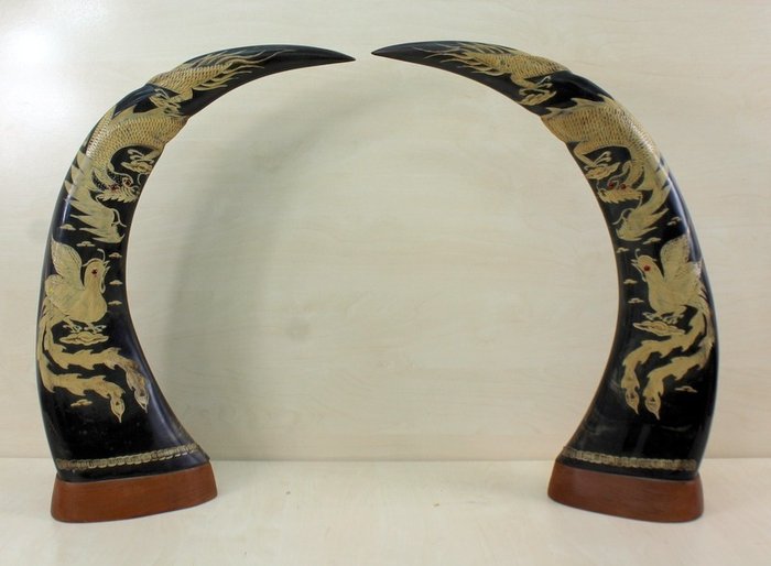Håndskårne bøffelhorn (2) - horn