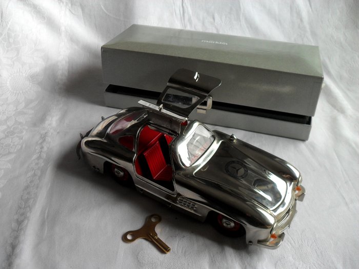Märklin - Museumsmodell, Mercedes Gullwing, 300 SL, 1952 - Carro modular, motor mecânico, Mercedes, 300 SL, carro clássico Mercedes,300 SL, silber glänzend, Hochglanz vernickelt - 1990-1999 - Alemanha