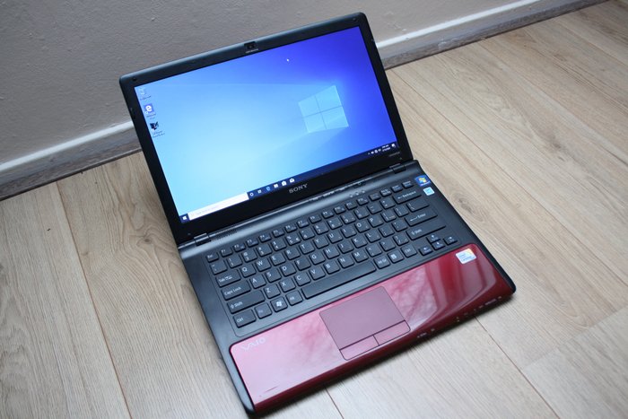 Sony VAIO PCG-61111M notebook - Intel Core2Duo P7450 2,13 GHz, 4 Gt RAM-muistia, 250 Gt: n kiintolevy, Windows 10 - NVIDIA GT 230M -pelikortilla