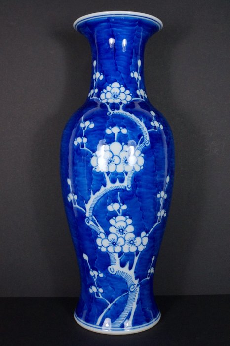 Jarrón "prunus blossom" azul y blanco - Porcelana - China - Finales del siglo XIX