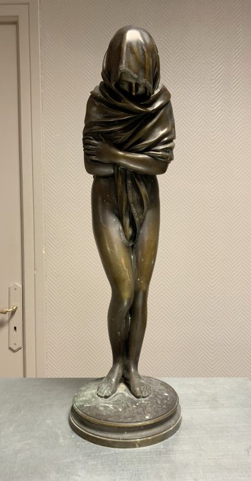 D'après Jean-Antoine Houdon (1741-1828) - 雕塑, “ La Frileuse ou l'Hiver”-寓言的青铜雕像-51厘米 - 黄铜色 - 19世纪下半叶