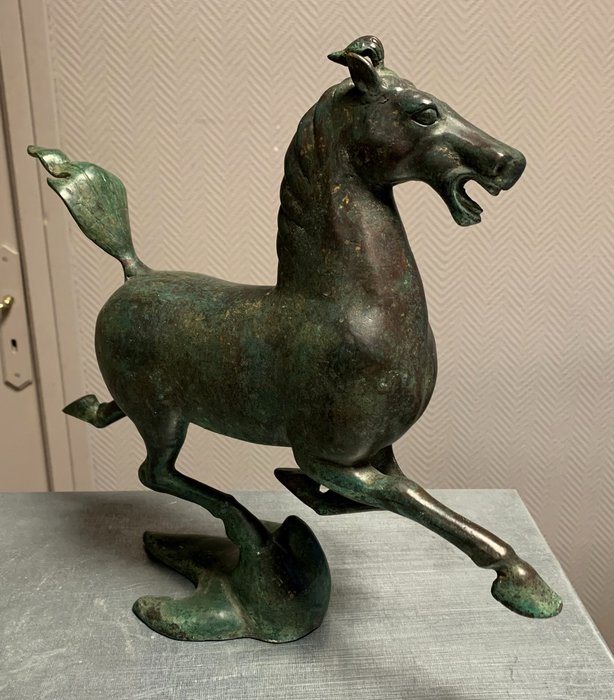 代表甘肃飞马的中国青铜雕塑 - 黄铜色 - 中国 - 20世纪下半叶